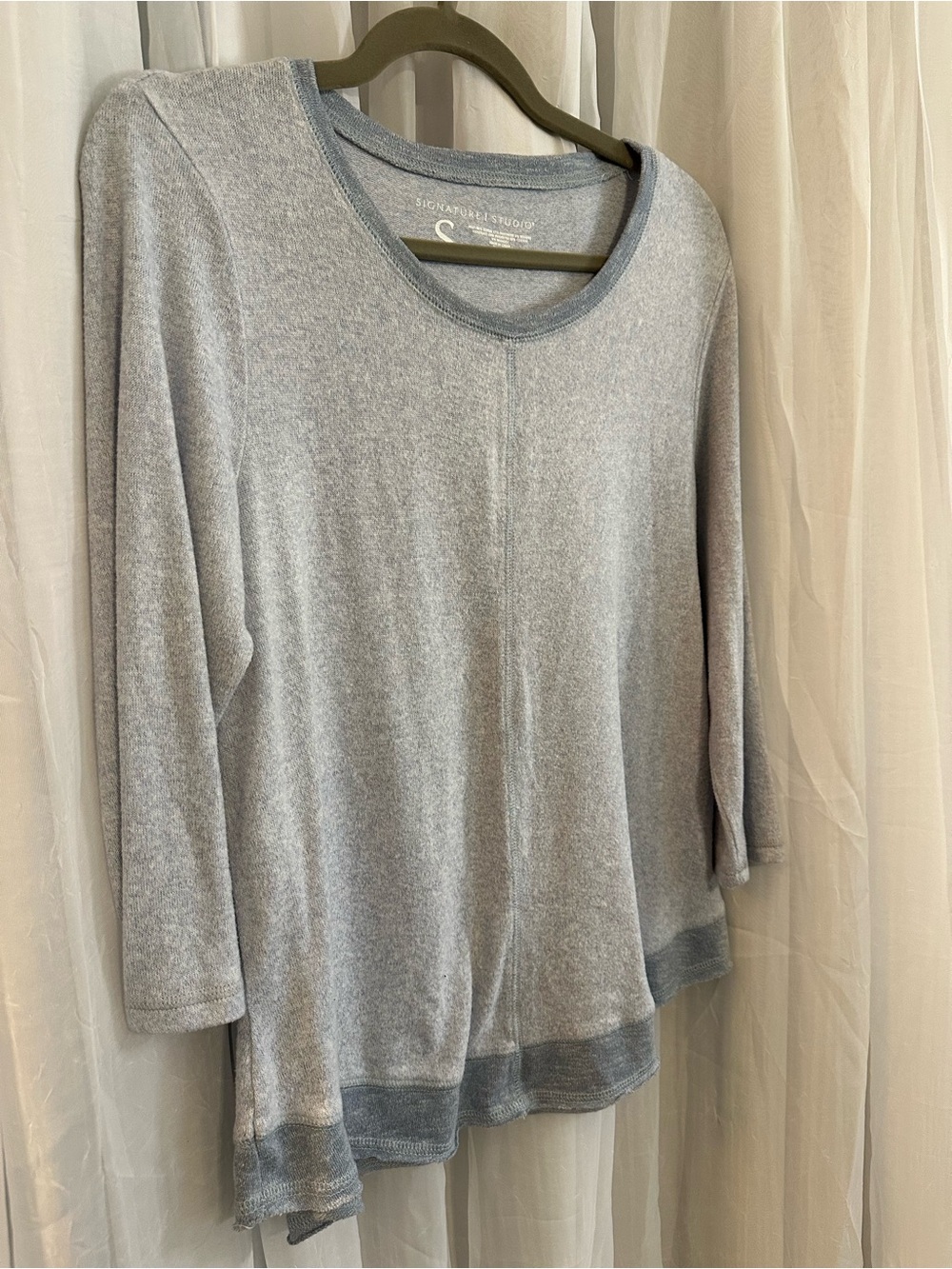 Signature Studio Heathered Light Blue Gray Long Sleeve Top